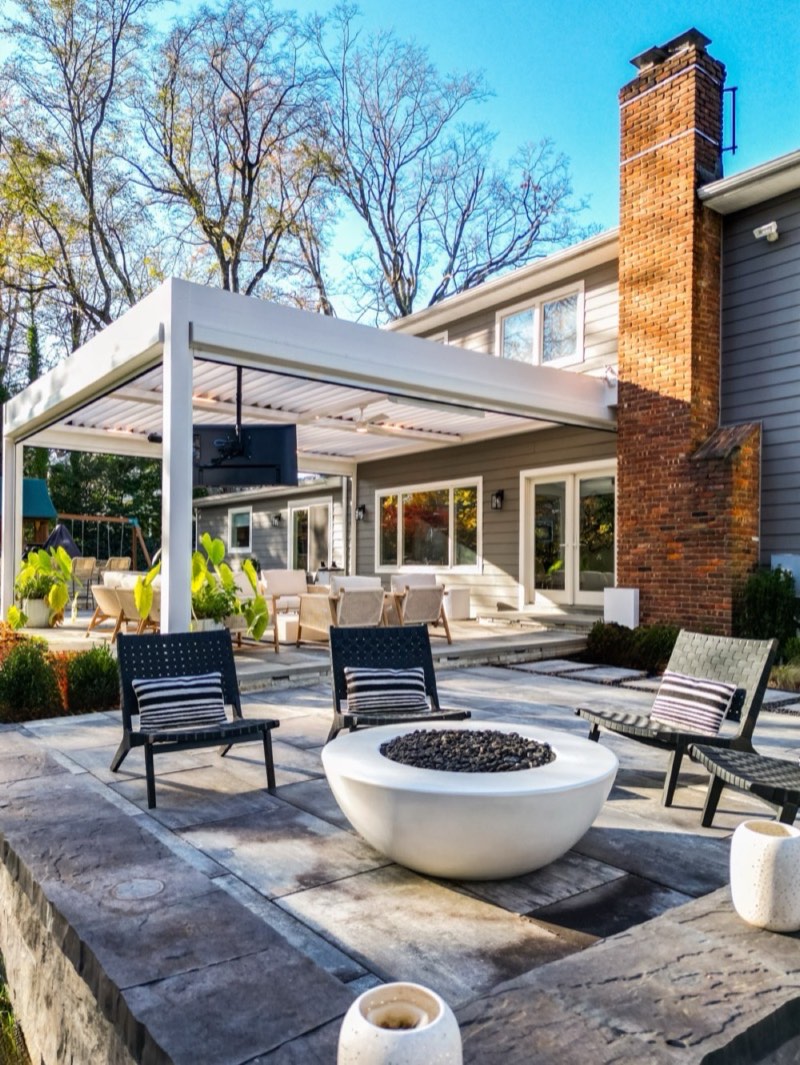 Transitional pergola with screens